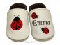 Preview: Nr. 13: Lederpuschen creme cappucino mit Namen taupe große und kleine Marienkäfer rot schwarz